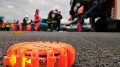 Wypadek w Jagodnem. Z cysterny ulatnia się gaz