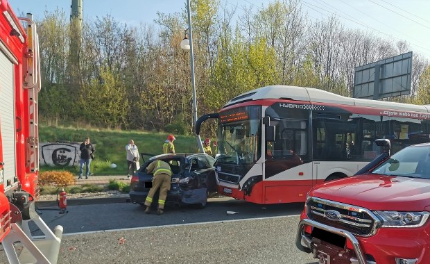 Wypadek w Katowicach. Dwie osoby trafiły do szpitala