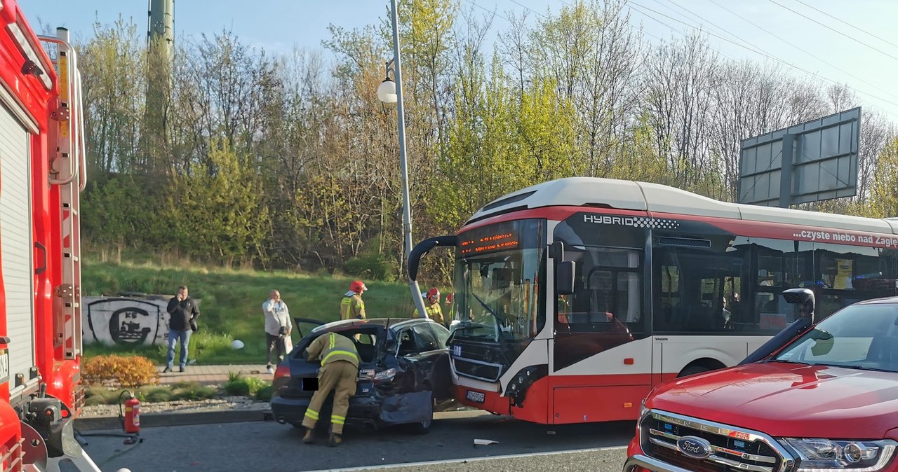 Wypadek w Katowicach. Dwie osoby trafiły do szpitala