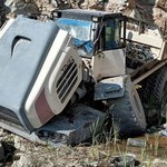 Wypadek w kopalni w Sobótce. Kierowca ciężarówki spadł z 11 metrów