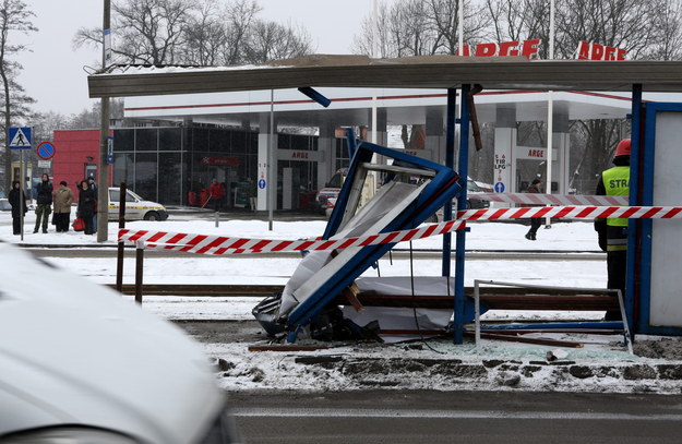 Kraków: Tragiczny wypadek. Samochód uderzył w przystanek Wypadek w Krakowie /Stanisław Rozpędzik /PAP