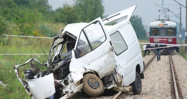 Wypadek, w którym zginęło 9 osób jadących busem /PAP