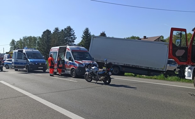 Wypadek w Ładnej na DK 94. Jedna osoba zginęła, trzy są ranne