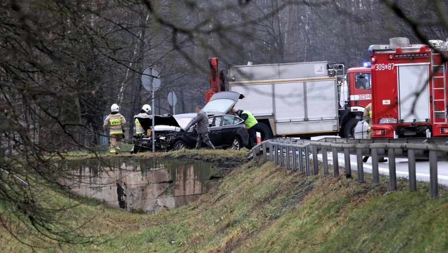 Wypadek w miejscowości Dąbrowa /Krzysztof Świderski /PAP