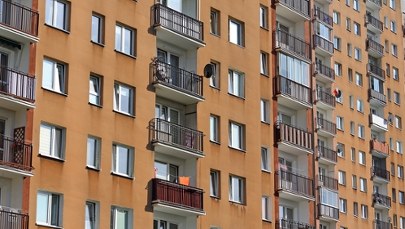 Wypadek w Nysie podczas prac remontowych. 64-latek spadł z wysokości