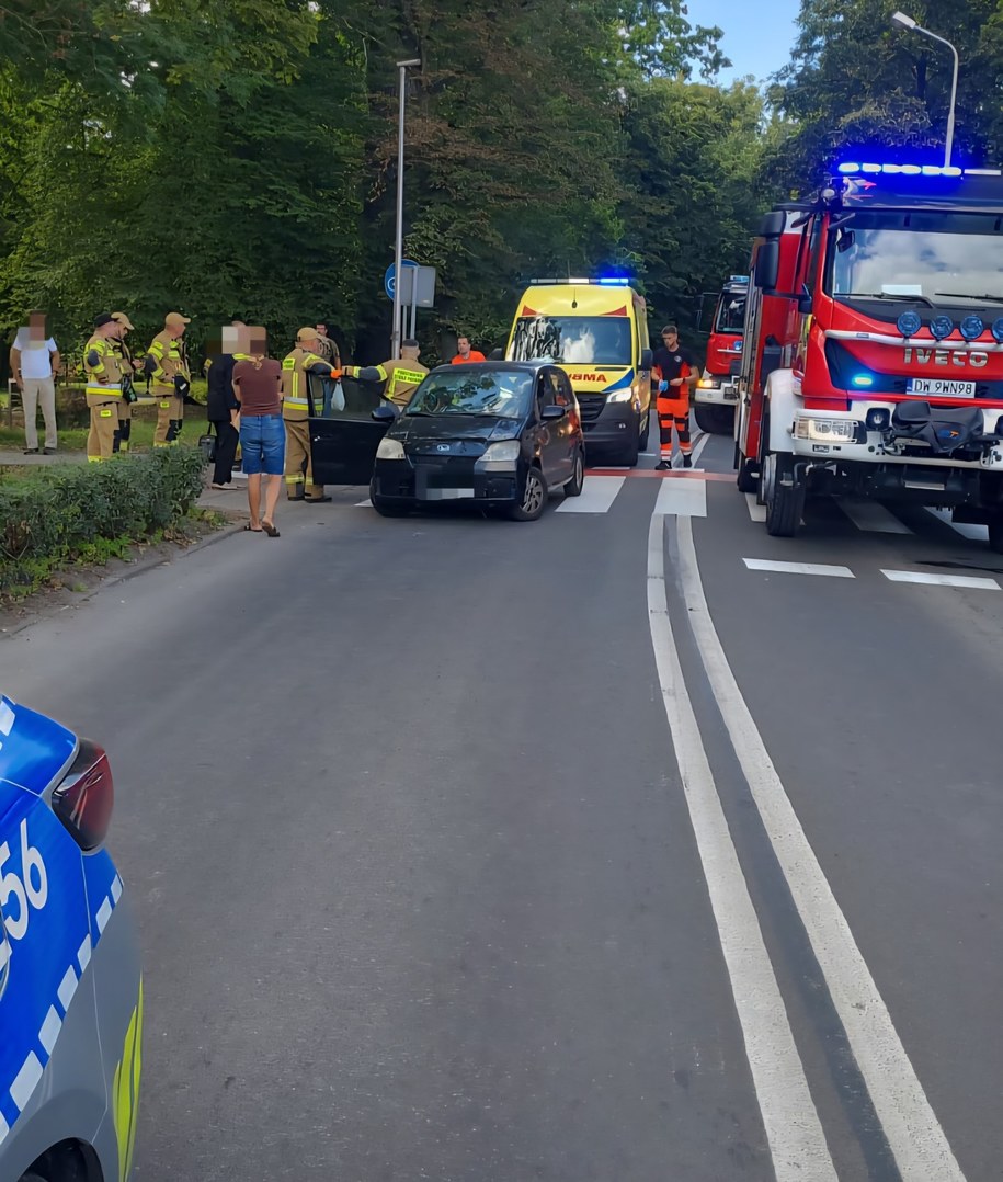Wypadek w Oleśnicy. Trzy dziewczynki potrącone na pasach /KPP w Oleśnicy /