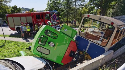 Wypadek w Poznaniu. Kolejka zderzyła się z samochodem