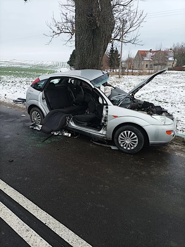 Wypadek w Rożnowie - styczeń 2022 r. /KPP Iława /Materiały prasowe