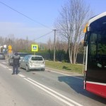 Wypadek w Wąchocku. Autobus uderzył w osobówki