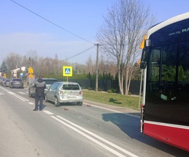 Wypadek w Wąchocku. Autobus uderzył w osobówki
