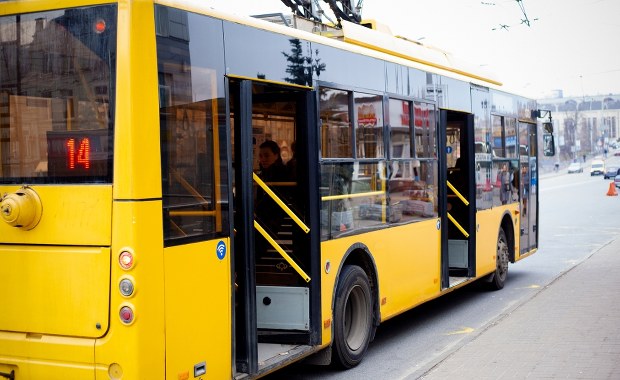 Wypadek w Warszawie. Autobus potrącił rowerzystę