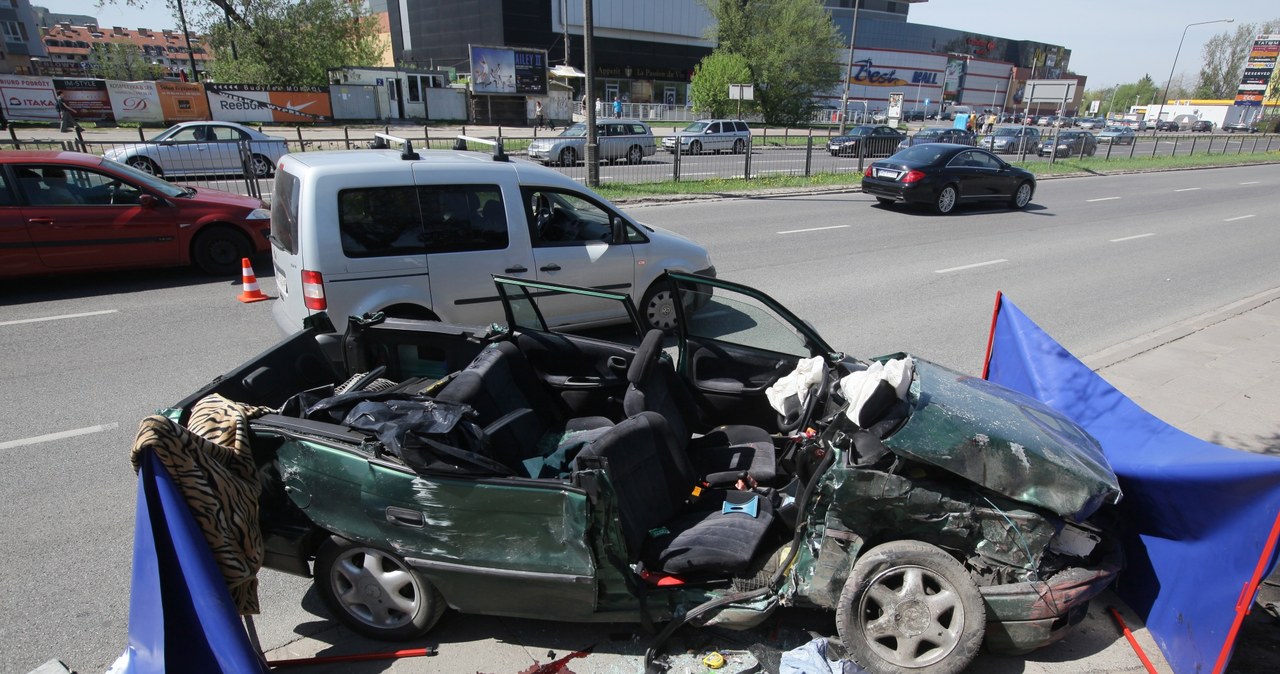 Wypadek w Warszawie: Nie żyje młoda kobieta 