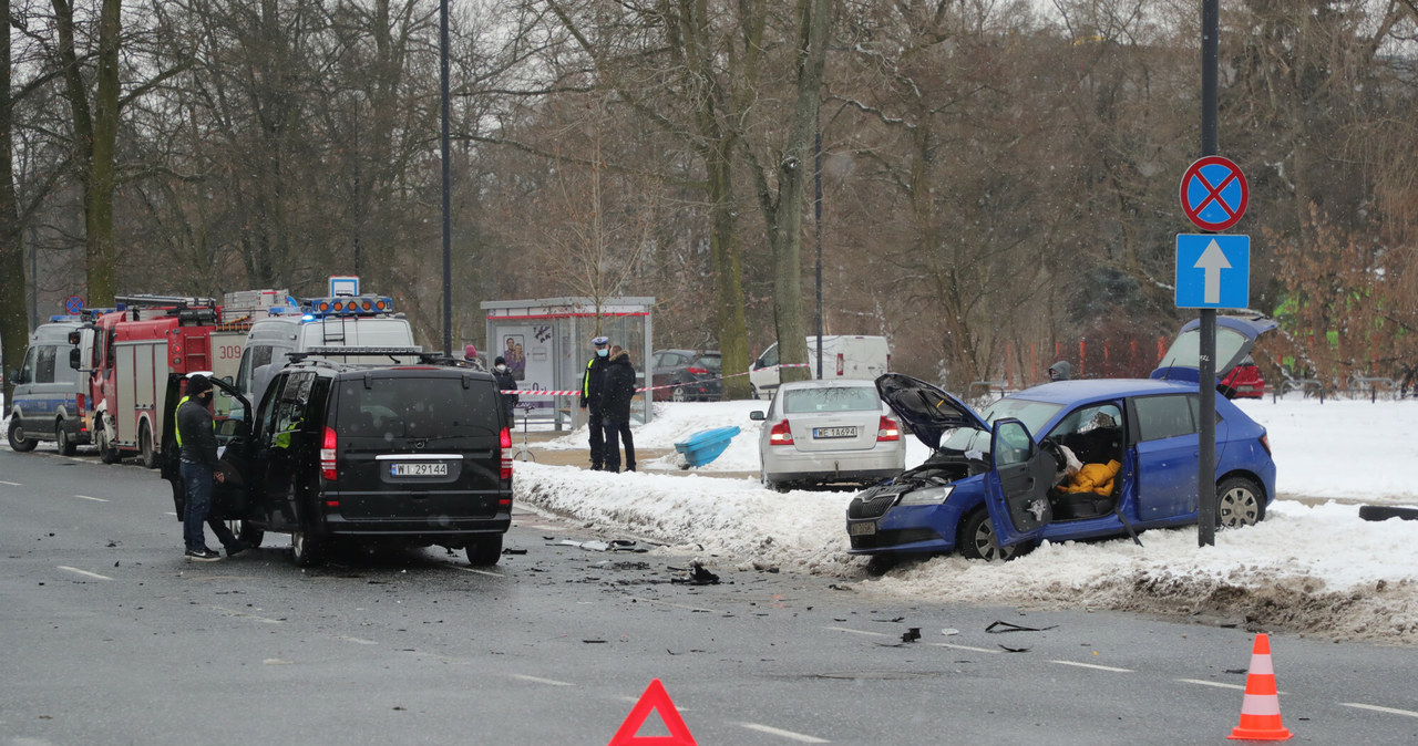 Wypadek w Warszawie z udziałem pojazdu SOP /Piotr Molecki/East News /East News