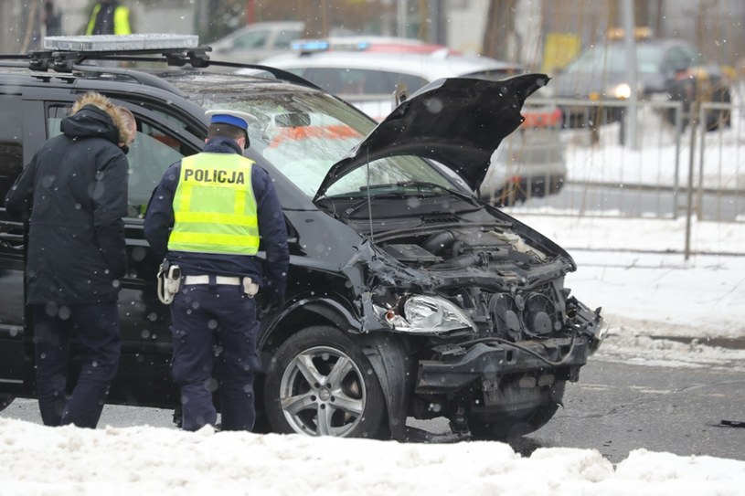 Wypadek w Warszawie z udziałem pojazdu SOP /Piotr Molecki/East News /East News