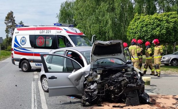 Wypadek we Wronowie. Dwie osoby trafiły do szpitala