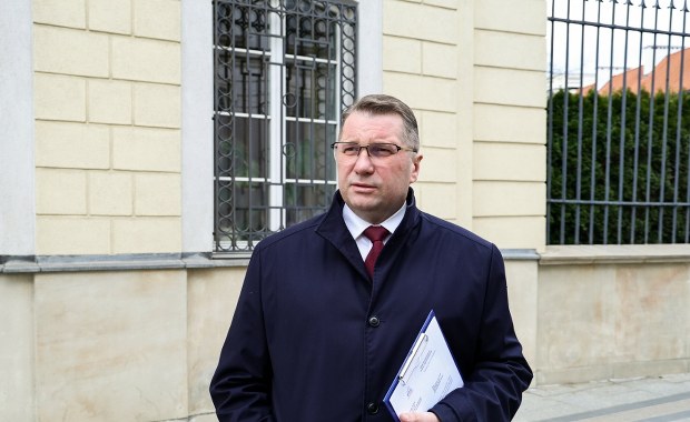 Wypadek z udziałem auta, w którym był Przemysław Czarnek. Jedna osoba trafia do szpitala