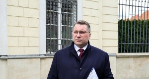 Wypadek z udziałem auta, w którym był Przemysław Czarnek. Jedna osoba trafia do szpitala