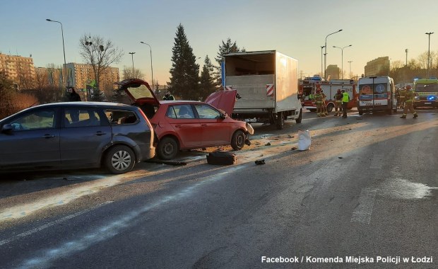 Wypadek z udziałem karetki pogotowia w Łodzi. Cztery osoby ranne