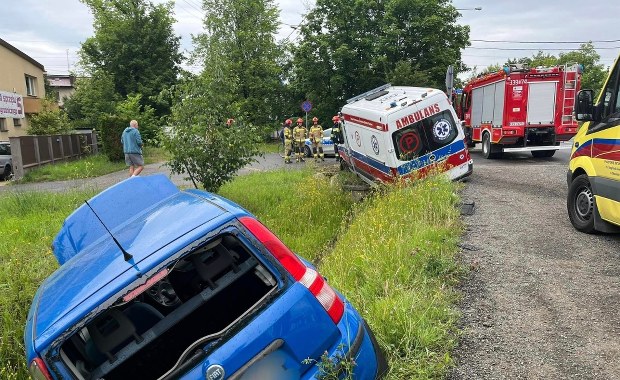 Wypadek z udziałem karetki pogotowia w Skawinie