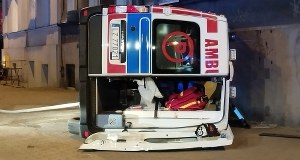 Wypadek z udziałem karetki w Lublinie. Osiem osób poszkodowanych