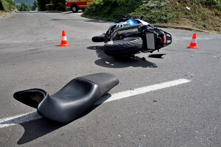 Wypadek z udziałem policjanta na Mazowszu /Shutterstock