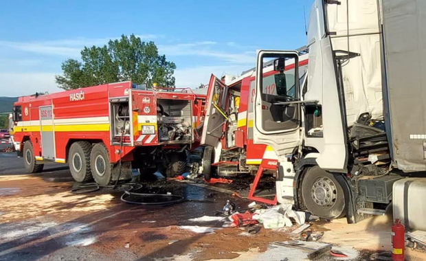 Wypadek z udziałem polskiej ciężarówki na Słowacji. Nie żyje dwóch strażaków