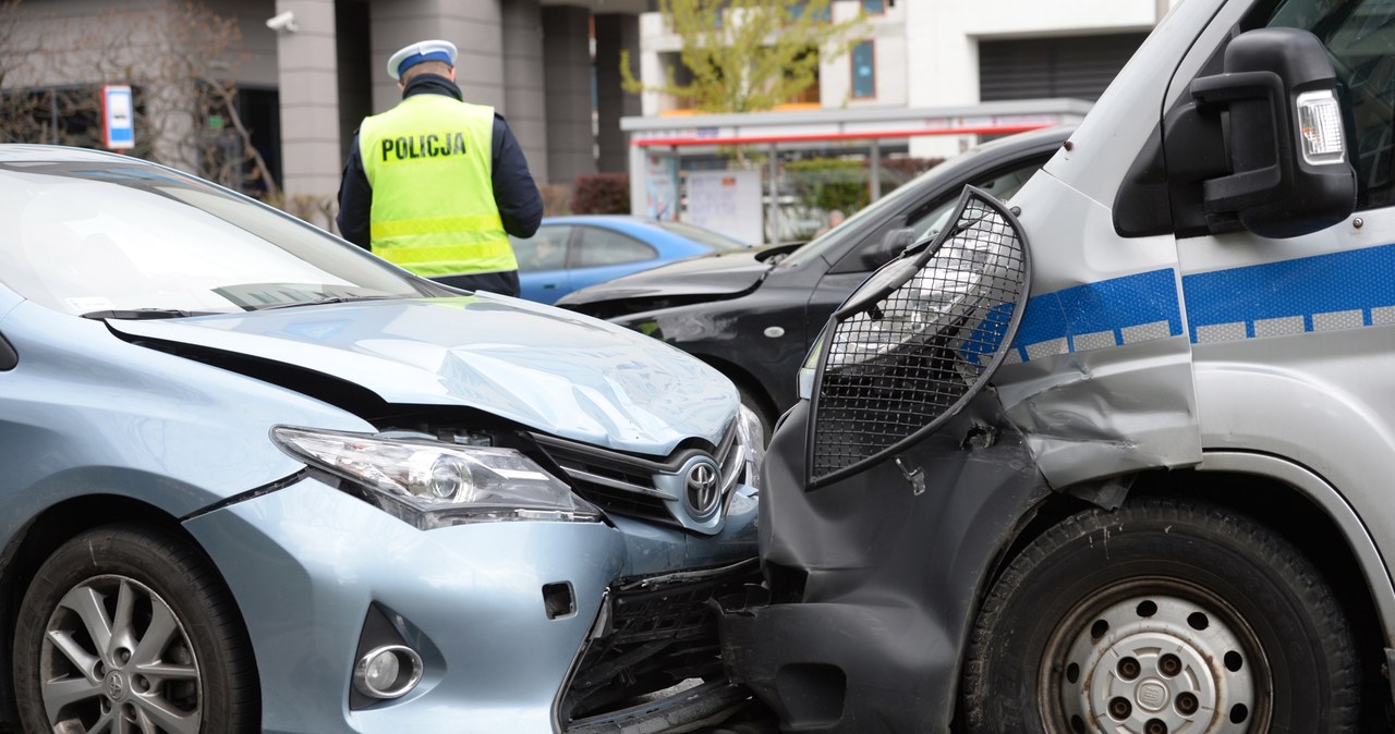 Wypadek z udziałem radiowozu w Warszawie 