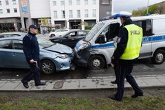 Wypadek z udziałem radiowozu w Warszawie 