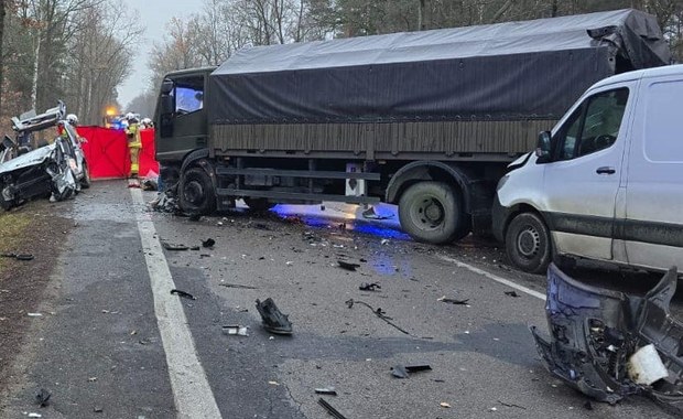 Wypadek z udziałem wojskowej ciężarówki. Jedna osoba nie żyje