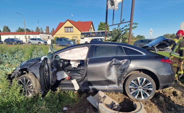Wypadek znanej pary aktorów. Kobieta uderzyła w ich auto
