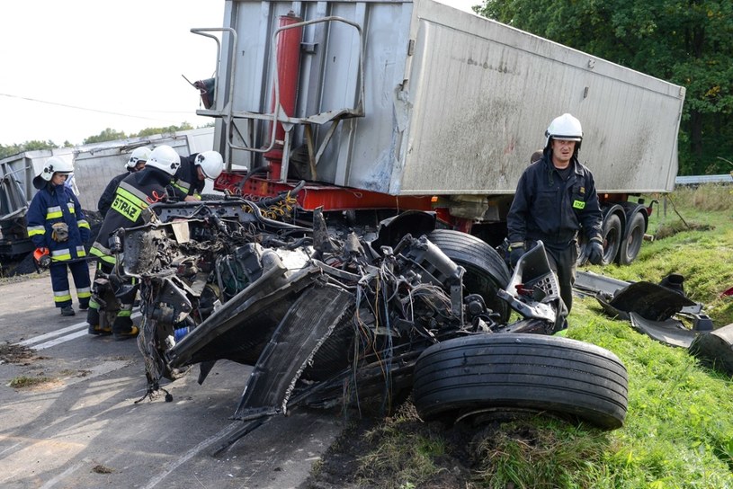 Wypadki ciężarówek są głośne i często tragiczne, ale nie ma ich dużo /Adam Staśkiewicz /East News