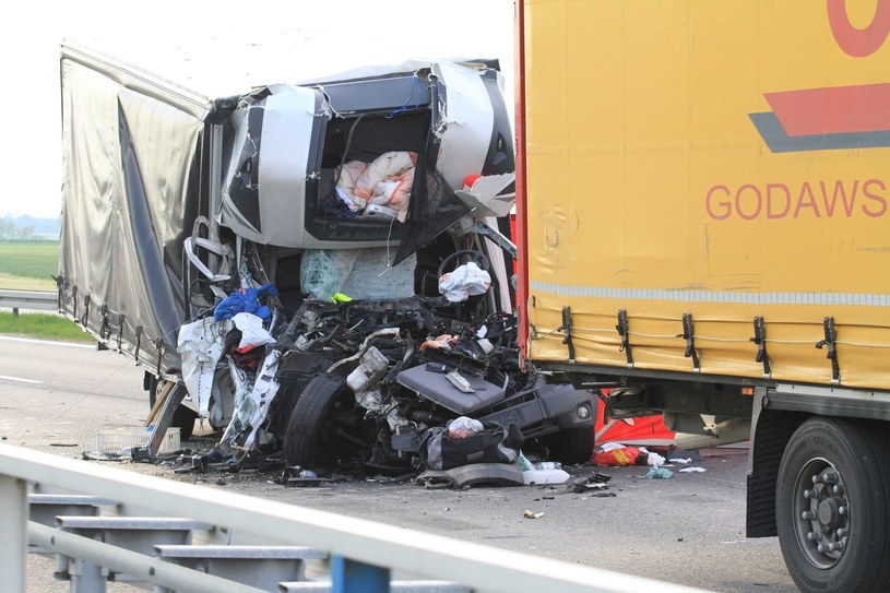 Wypadki na autostradach często kończą się tragicznie /Jarosław Jakubczak /East News