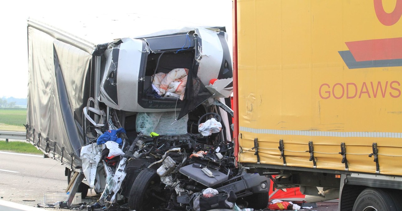 Wypadki na autostradach często kończą się tragicznie /Jarosław Jakubczak /East News