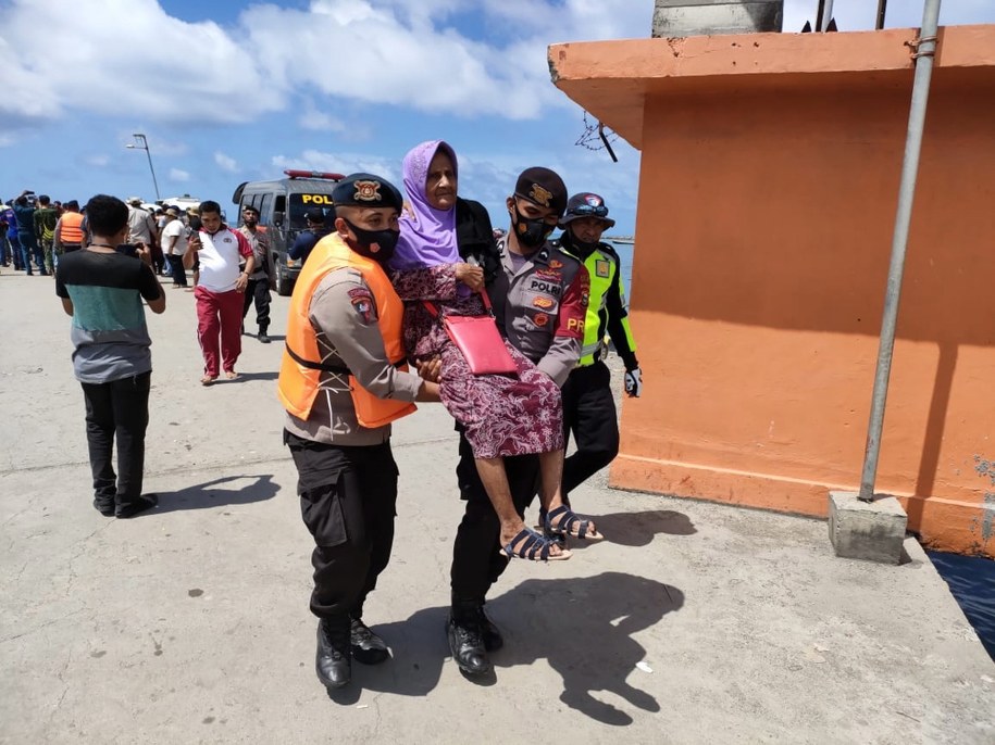 Wypadki na morzu są bardzo powszechne w Indonezji /BASARNAS HANDOUT /PAP/EPA