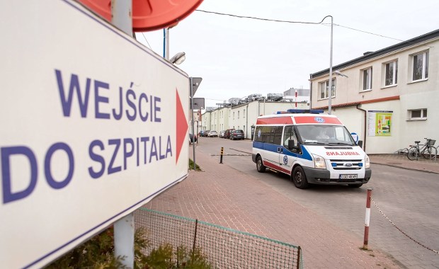 Wypadki na śliskich chodnikach i przystankach. Przepełnione SOR-y w Toruniu