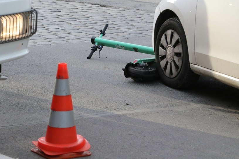 Wypadki z udziałem podróżujących na hulajnogach zdarzają się coraz częściej /Jarosław Jakubczak / Polska Press /East News