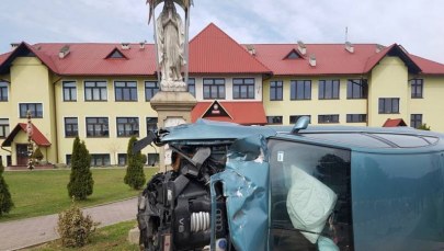 Wypadł z drogi, przebił barierki, zatrzymał się przed kapliczką. „To opatrzność Boża”