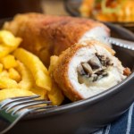 Wypełnione pieczarkowym farszem roladki z kurczaka. Moje dzieci ciągle chcą je jeść na obiad