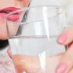 Wypij, zanim sięgniesz po kolejną kawę. Naturalnie podnosi ciśnienie
