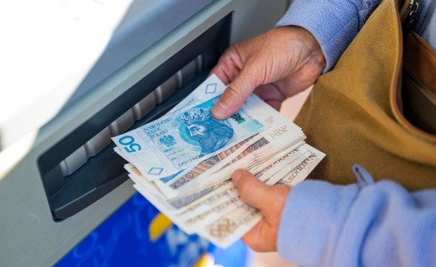 ​Wypłać gotówkę na "czarną godzinę". Banki ostrzegają, eksperci wskazują kwotę