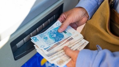 ​Wypłać gotówkę na "czarną godzinę". Banki ostrzegają, eksperci wskazują kwotę