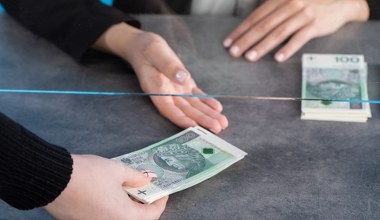 Wypłacasz gotówkę w oddziale banku? W takiej sytuacji możesz odejść z kwitkiem