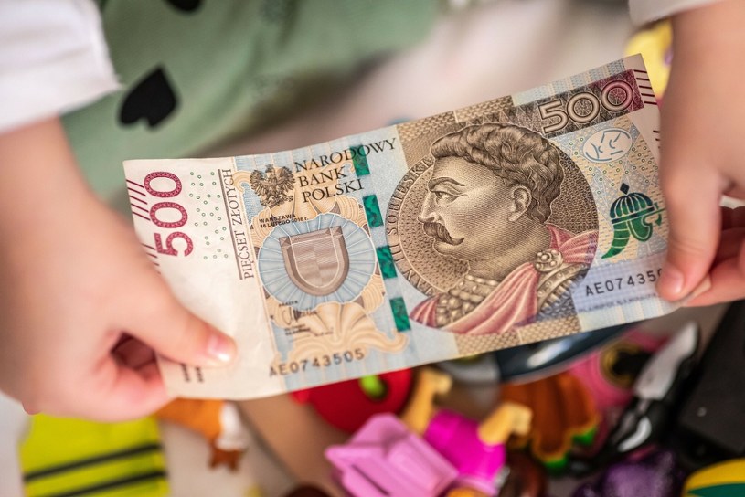 Wypłata 500 plus w sierpniu. Jest nowy termin 