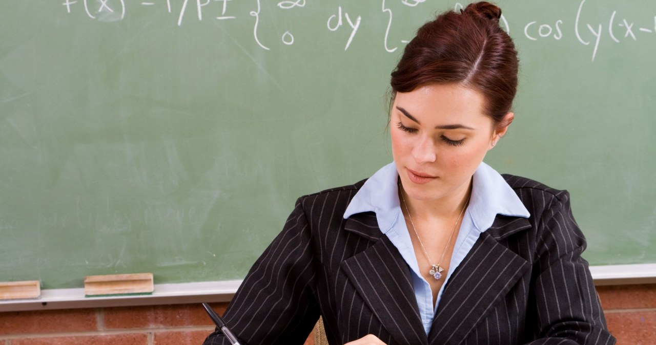 Wypłata dla nauczycieli za niezrealizowane godziny ponadwymiarowe powinna trafić na konto do 6 lutego