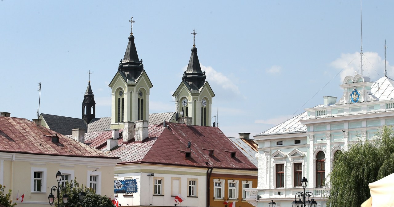 Wypłaty nauczycieli i urzędników w Sanoku są zagrożone? Burmistrz miasta przekazał ważną informację /MONKPRESS /East News