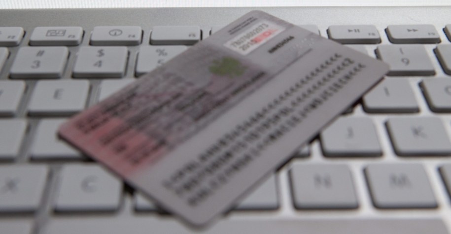 Wypożyczanie sprzętu sportowego na dowód to powszechna praktyka /Maciej Kulczyński /PAP