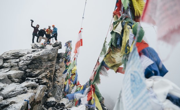 Wyprawa Andrzeja Bargiela. Zespół dotarł do bazy pod Everestem
