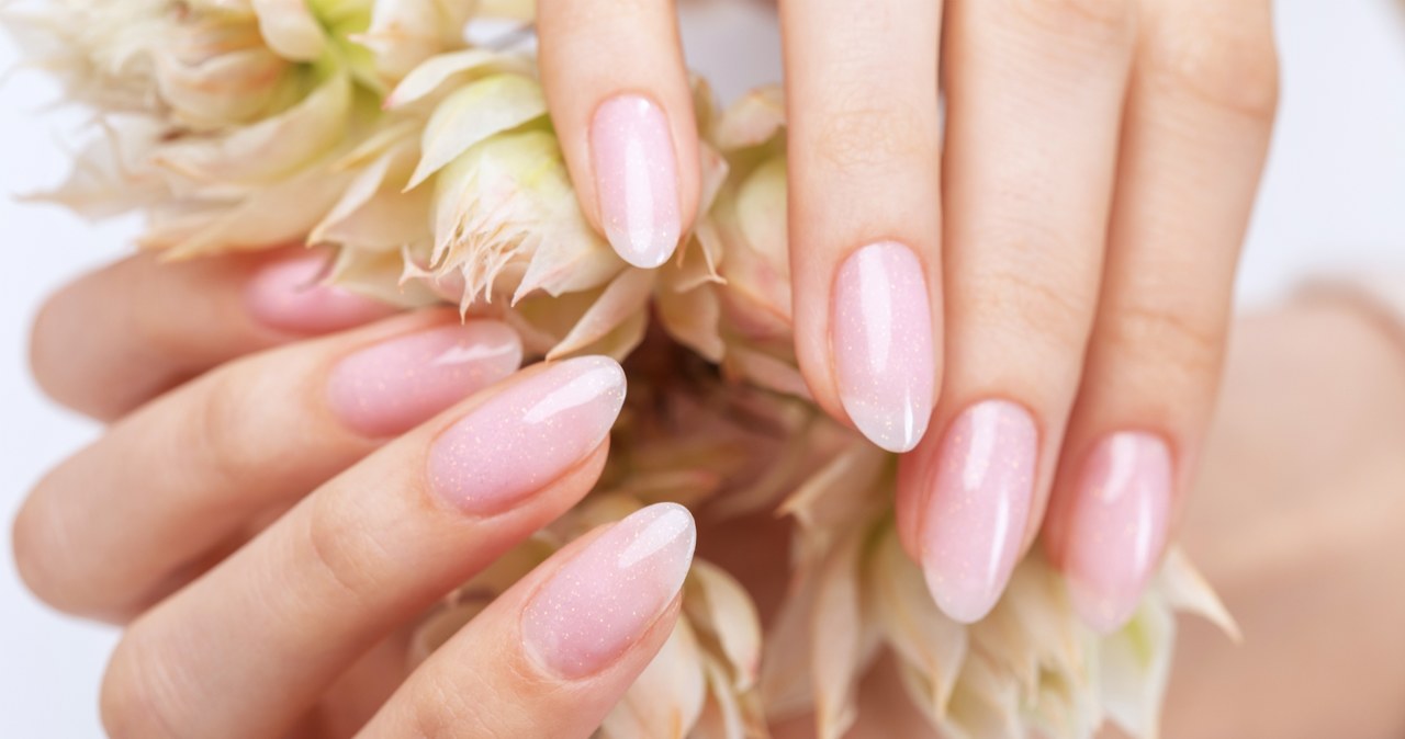 Wypróbuj japoński manicure i zapomnij o lakierach. Poznaj utrzymujący się blask paznokci /  /123RF/PICSEL