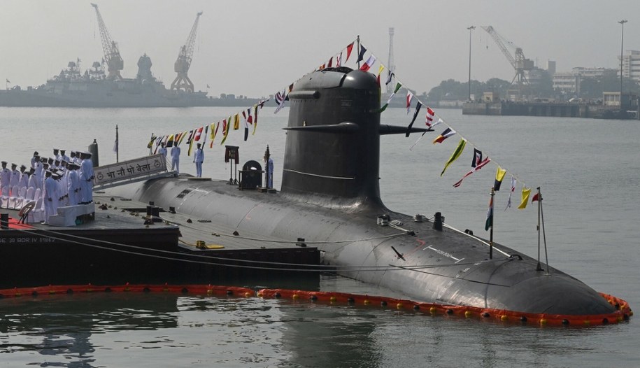 Wyprodukowany przez Francję okręt podwodny Scorpene w służbie indyjskiej marynarki wojennej /INDRANIL MUKHERJEE/AFP /East News