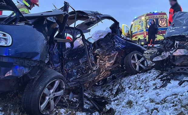 ​Wyprzedzanie na łuku, a potem czołowe zderzenie. Tragedia w Emilcinie